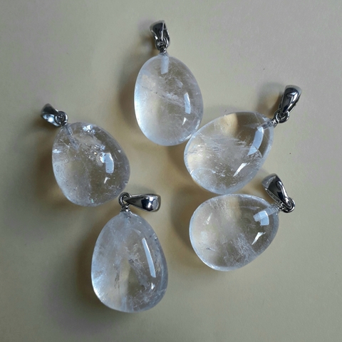 Quartz crystal pendant
